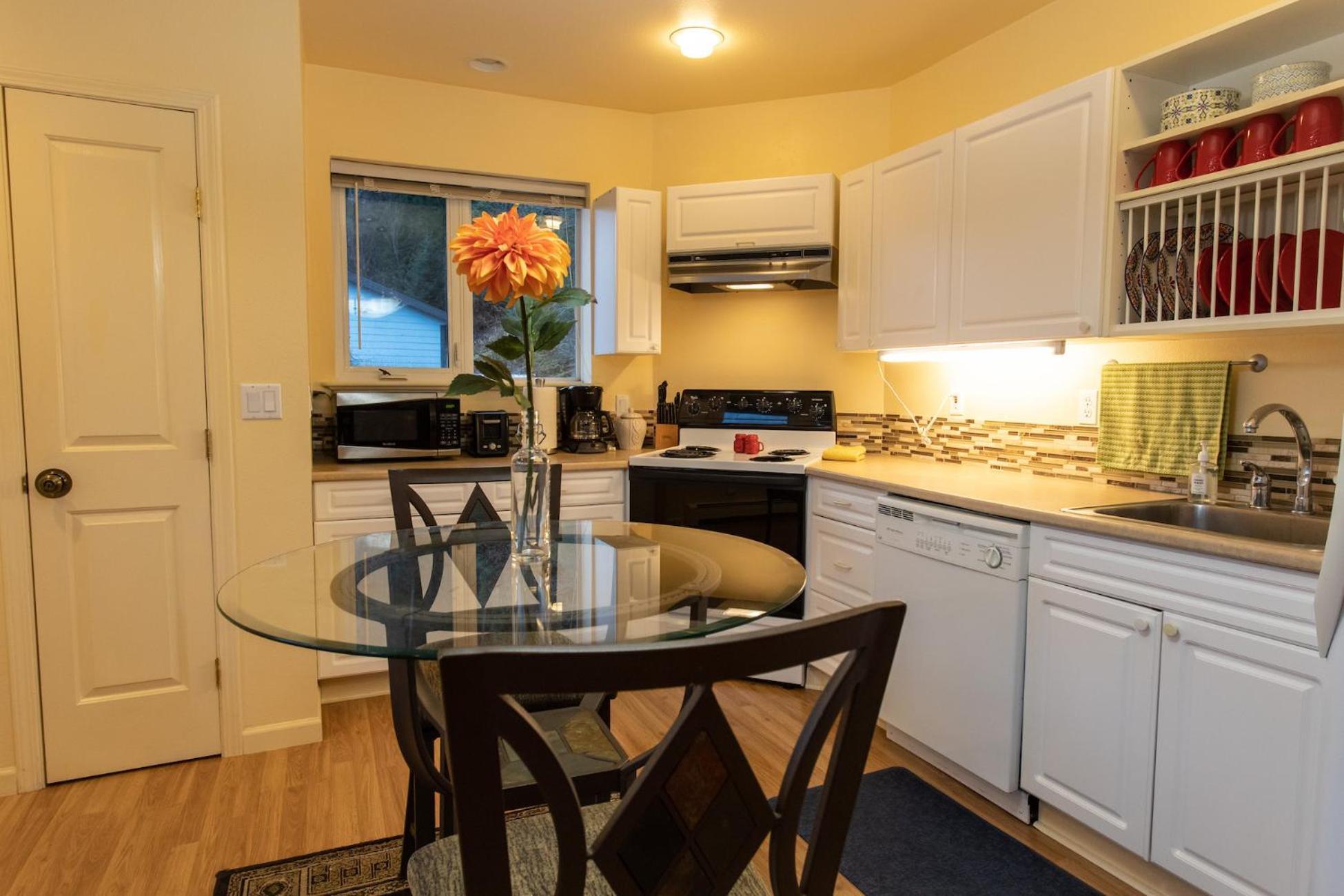 Kelli Creek Cottage - Reduced Price On Tours Juneau Exterior photo